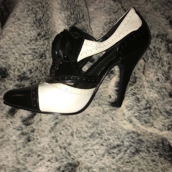 Pleaser heels black and white size 6 never worn - Picture 3 of 5